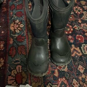 Toddler size 10 insulated bogs